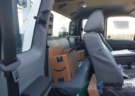 2015 Ford F-250 Xl z USA, uszkodzony, nr VIN 1FD7X2B68FEC65540